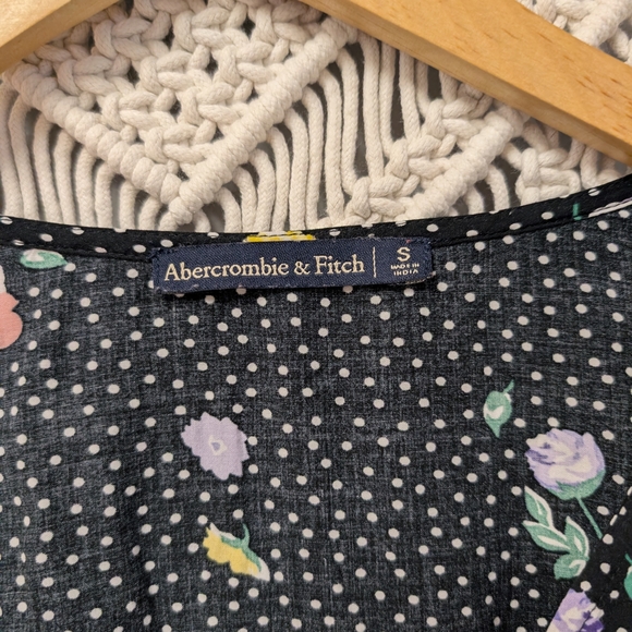 Bundle Of 2 Abercrombie And Zara Blouses Striped Blue Floral Black Satin V Neck - Picture 5 of 9